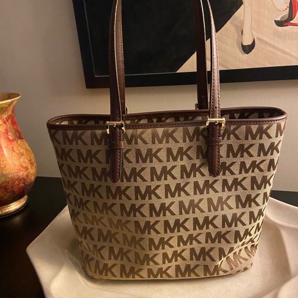 Michael Kors monogram tote style bag with leather handles in brown and tan - Picture 2 of 15